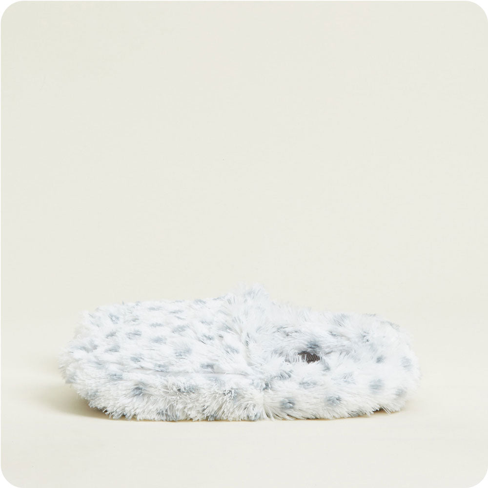 FW-SLI-4-Snowy-Slippers-05-Crop_ff19079a-fa1e-4a81-9619-404d75ee56f6-5